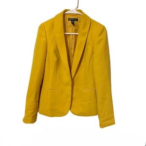 Yellow blazer